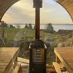 Romantisk Landsted Med Fjordudsigt Pa Amoy *