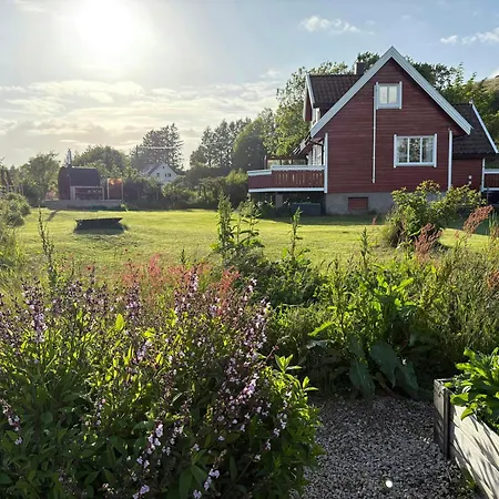 Romantic Country With Fjord Views On Amoy Semesterbostad