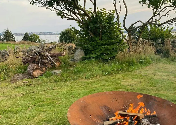 Romantic Country With Fjord Views On Amoy Semesterbostad